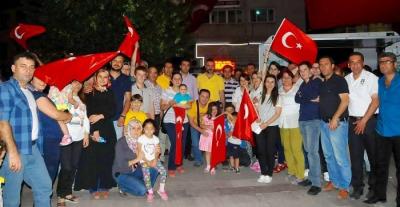 �ALI�ANLARIMIZ DEMOKRAS� N�BET�NDE